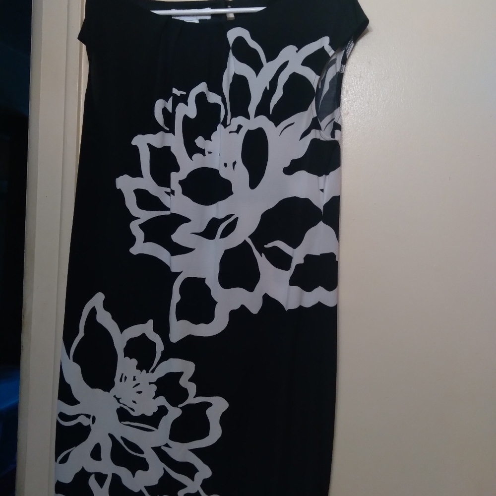 Beautiful Floral Size 14 Black Dress